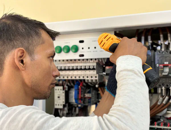 AI Social Media Manager for Electricians