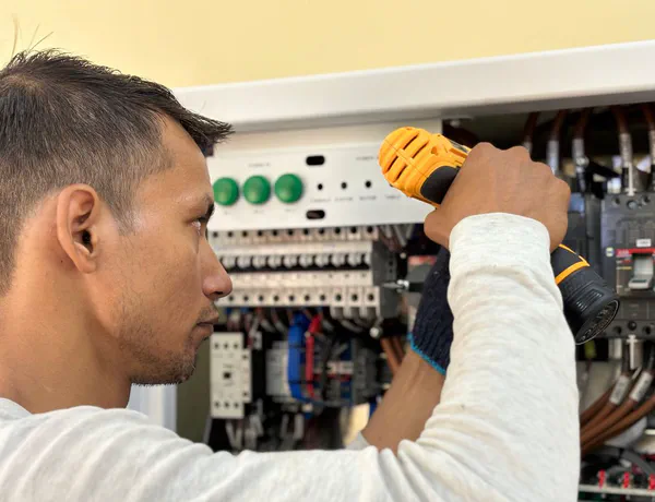 AI Social Media Manager for Electricians