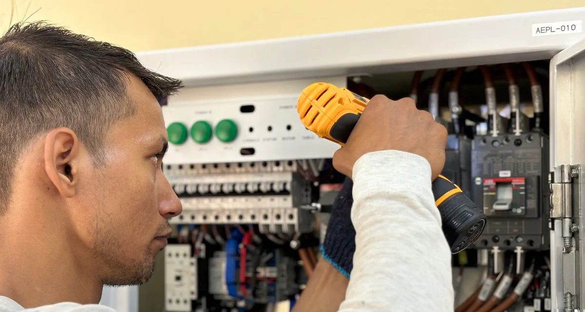 AI Social Media Manager for Electricians
